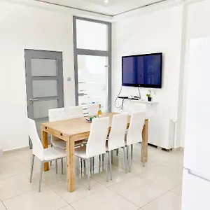 Luxury In The Centre Ac Parking Garden Apartment Budapest
